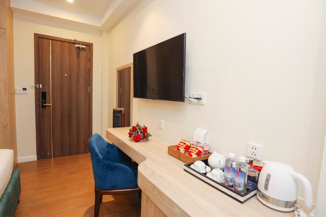 Отель Sandals Flora 4*