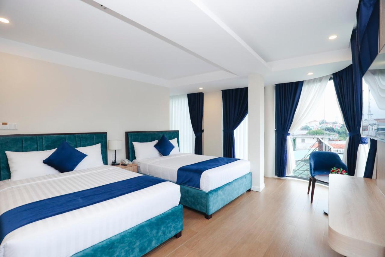 Sandals Flora Отель