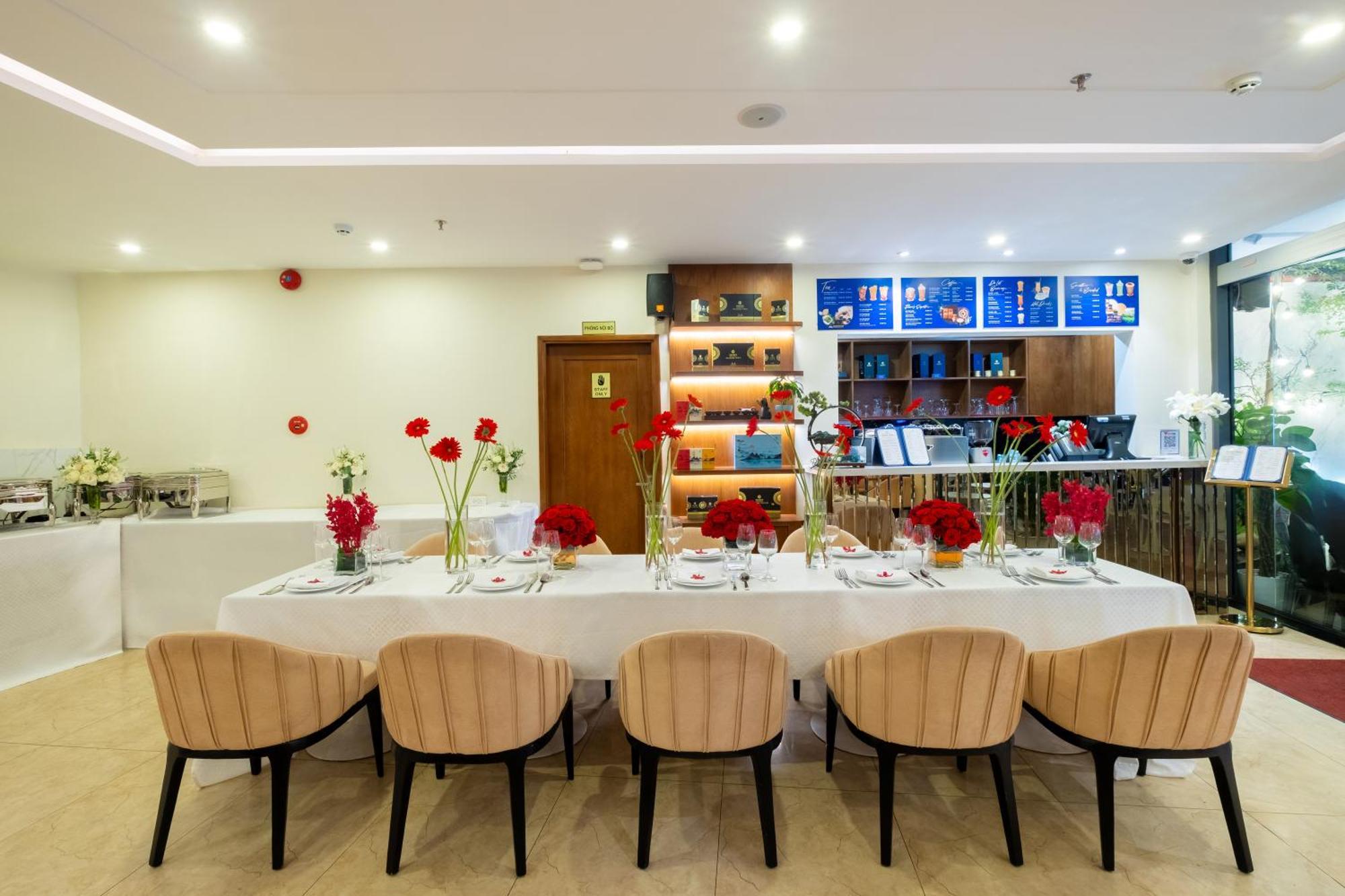 Отель Sandals Flora 4*