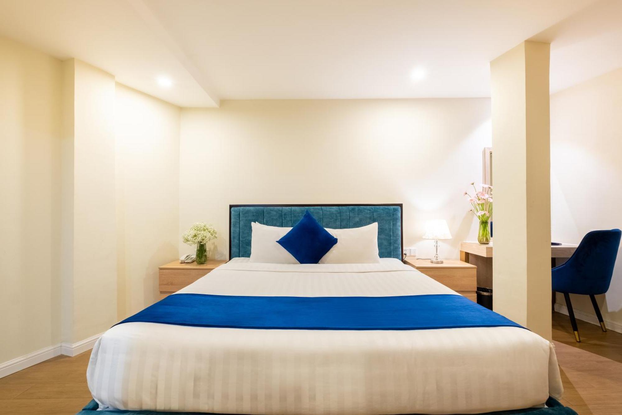 Отель Sandals Flora 4*