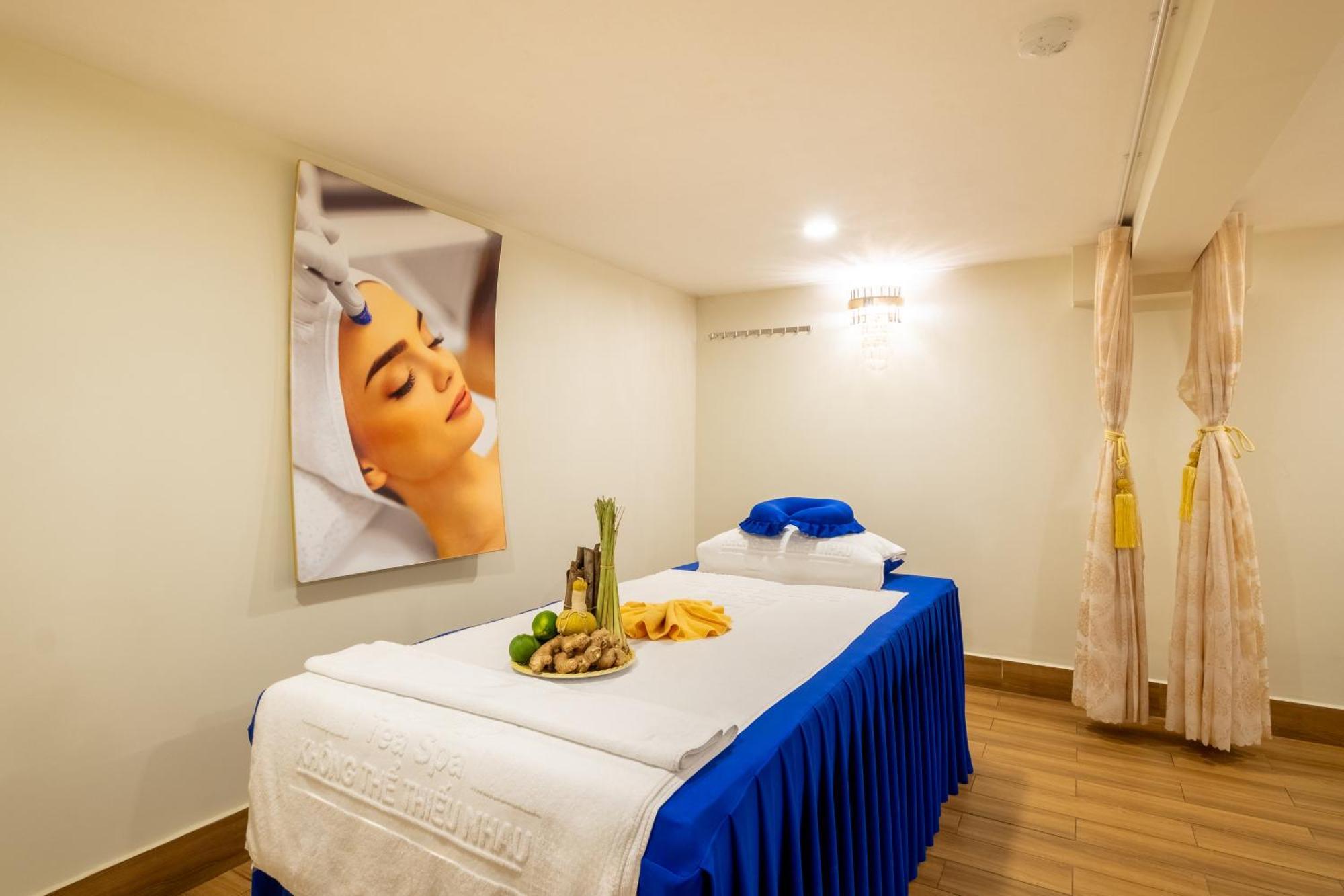 Отель Sandals Flora 4*