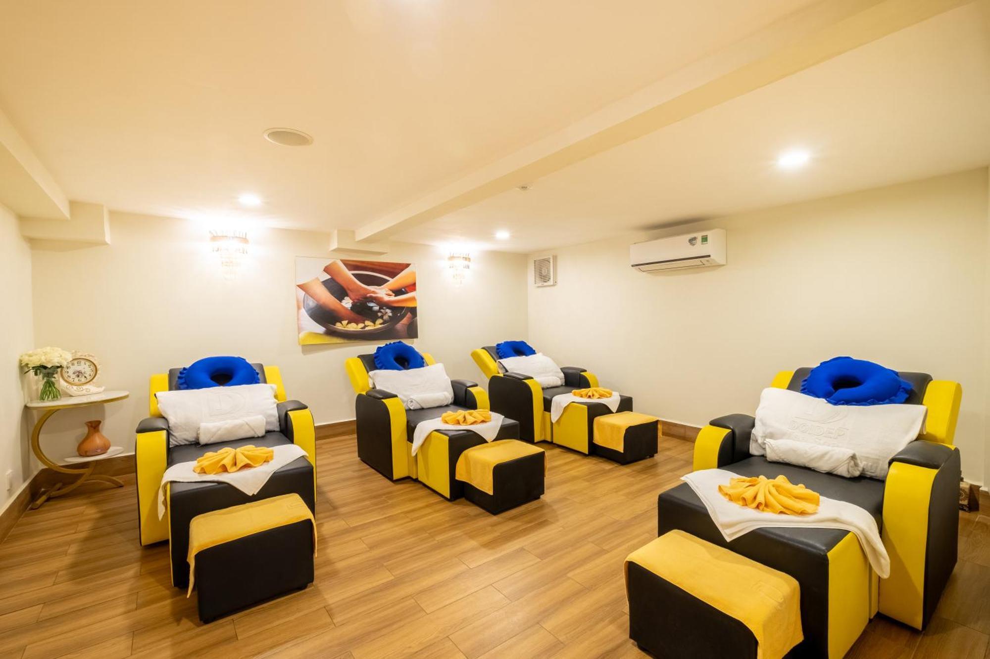 Отель Sandals Flora 4*